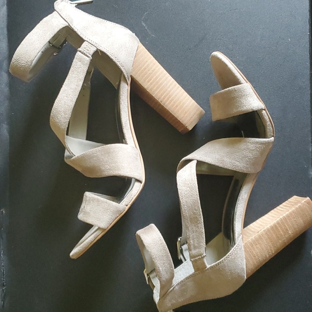 Carlos Laura sandals